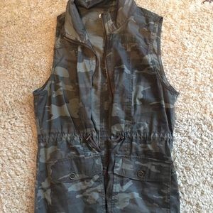 Maurice’s camo vest